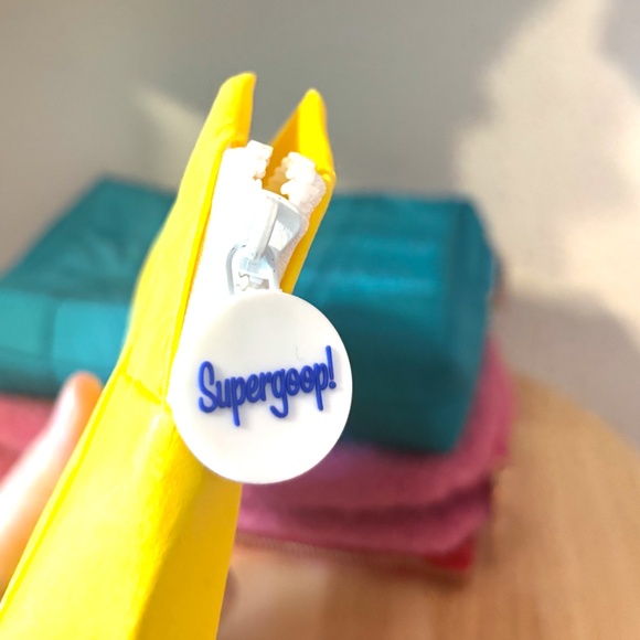 Lot of three collectible Sephora cosmetic bags with a Supergoop bag bonus NWT - Picture 9 of 10